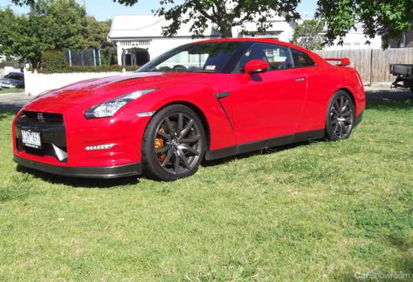2013 NISSAN GT-R