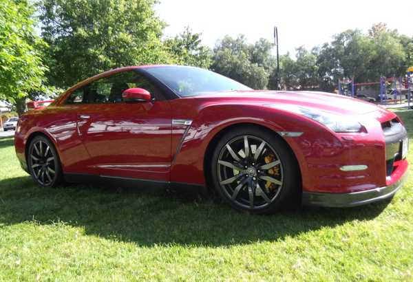 2013 NISSAN GT-R