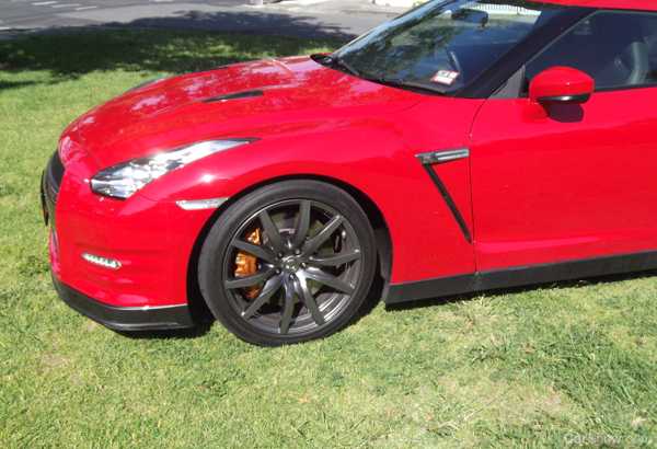 2013 NISSAN GT-R