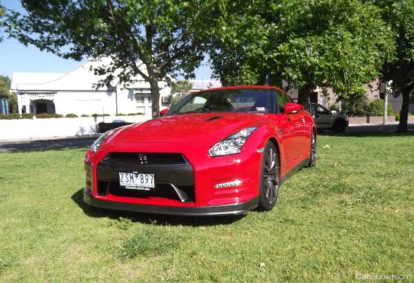 2013 NISSAN GT-R