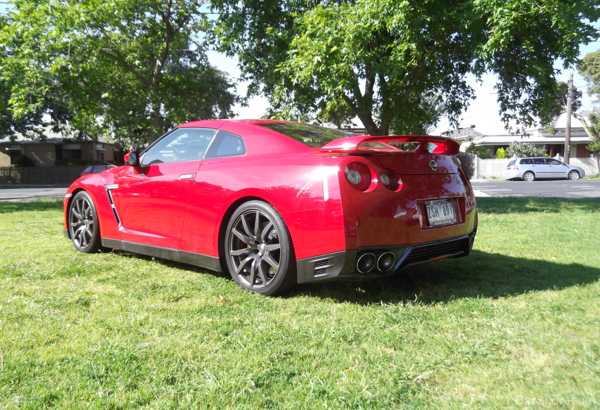 2013 NISSAN GT-R