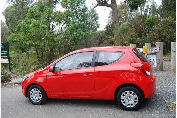 2013 HYUNDAI I20 3D HATCHBACK