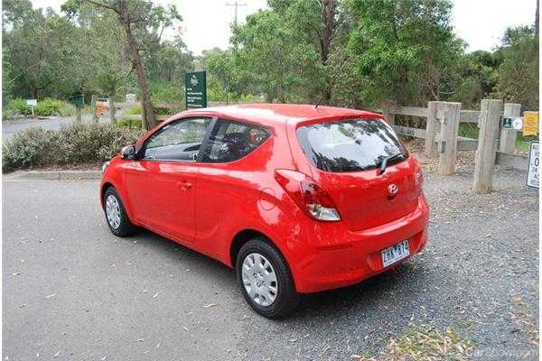 2013 HYUNDAI I20 3D HATCHBACK