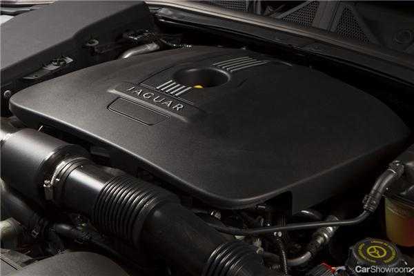 2012 JAGUAR XF 4D SEDAN