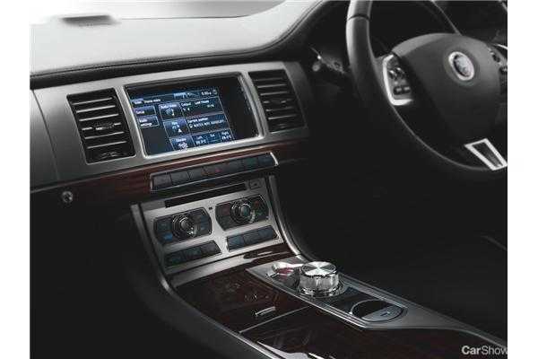 2012 JAGUAR XF 4D SEDAN