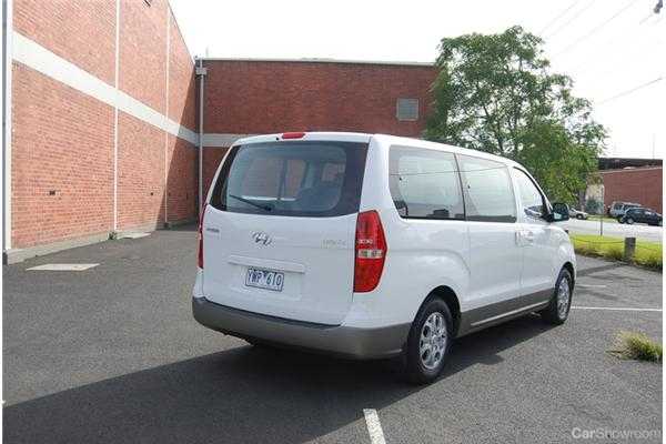2012 HYUNDAI IMAX 4D WAGON