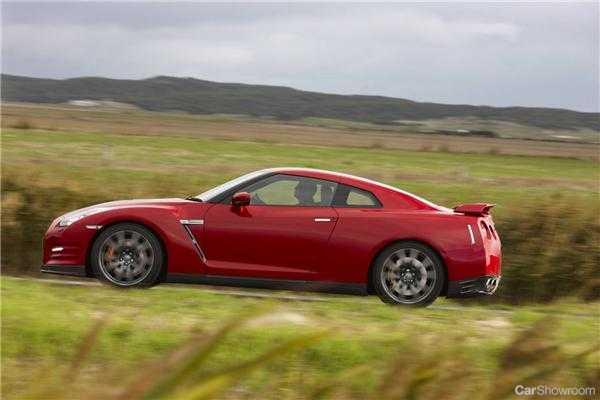 2012 NISSAN GT-R 2D COUPE