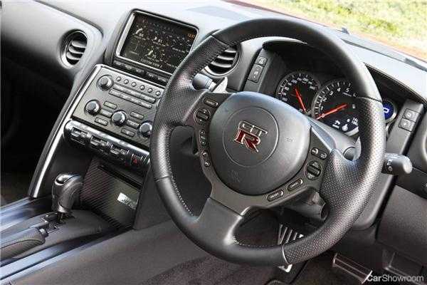 2012 NISSAN GT-R 2D COUPE