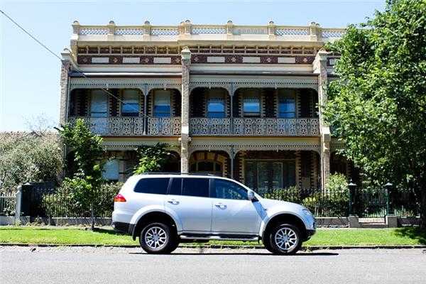 2012 MITSUBISHI CHALLENGER 4D WAGON 4X2