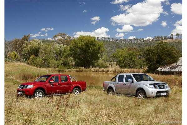 2012 NISSAN NAVARA