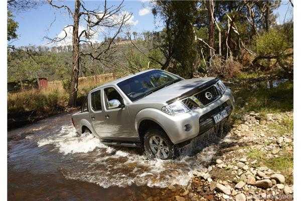 2012 NISSAN NAVARA