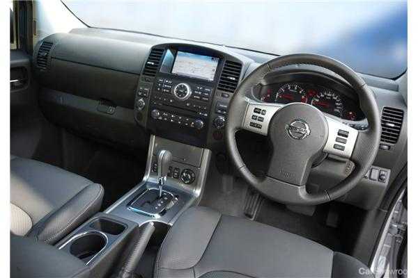 2012 NISSAN NAVARA