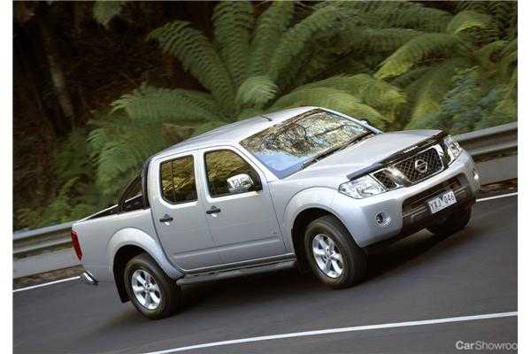 2012 NISSAN NAVARA