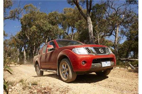 2012 NISSAN NAVARA