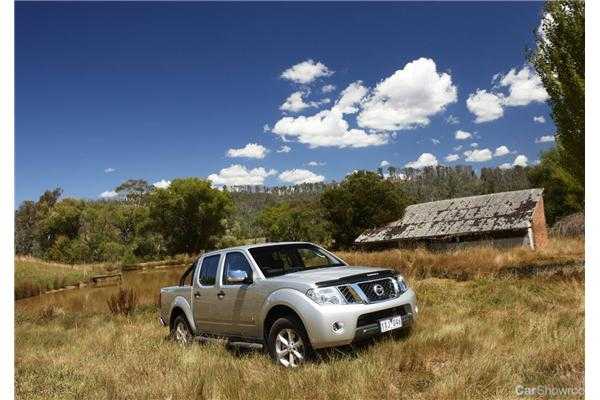 2012 NISSAN NAVARA