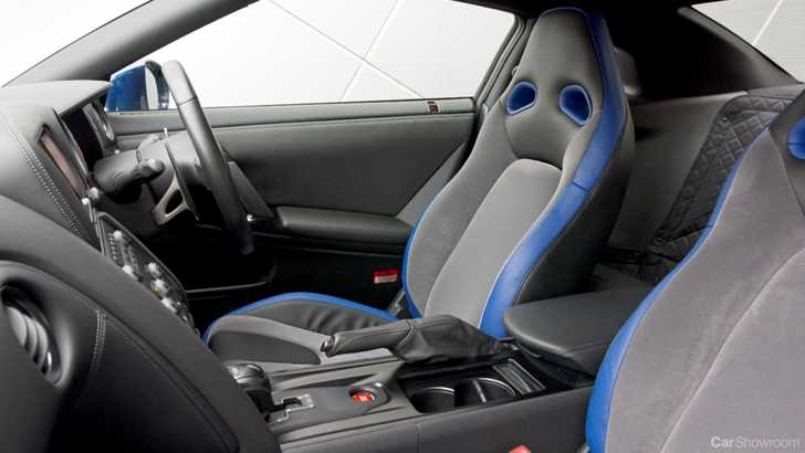 2011 NISSAN GT-R