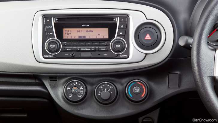 2011 TOYOTA YARIS