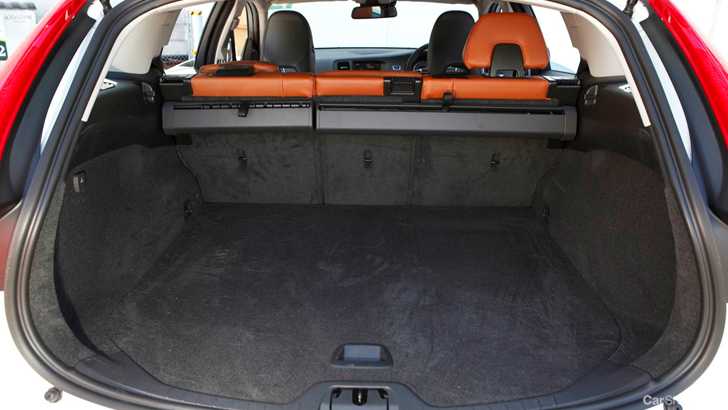 2011 VOLVO V60 4D WAGON T5