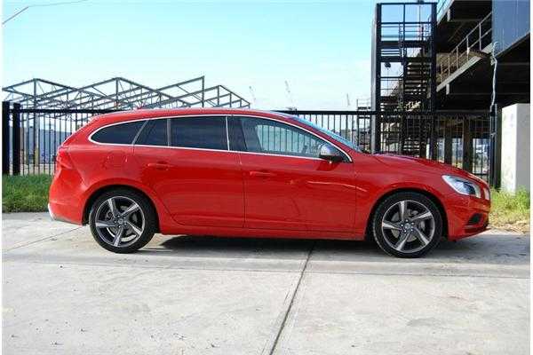 2011 VOLVO V60 4D WAGON T6 R-DESIGN