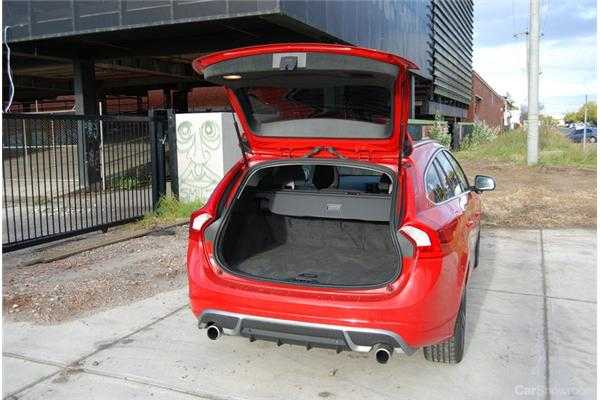 2011 VOLVO V60 4D WAGON T6 R-DESIGN
