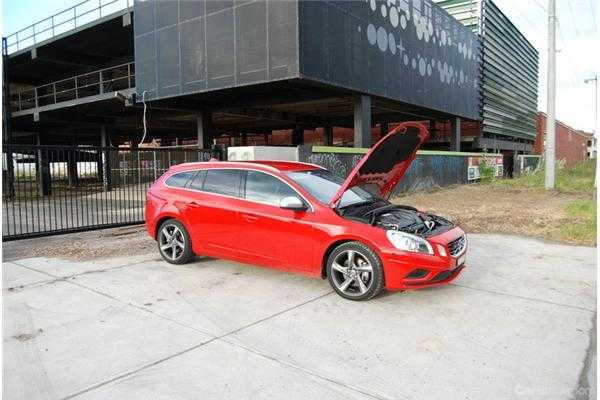 2011 VOLVO V60 4D WAGON T6 R-DESIGN