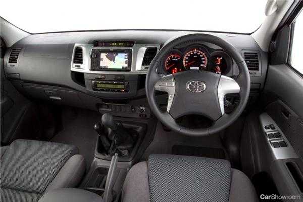 2011 TOYOTA HILUX