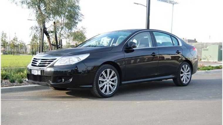 2011 RENAULT LATTITUDE 4D SEDAN 2.5 V6 LUXE