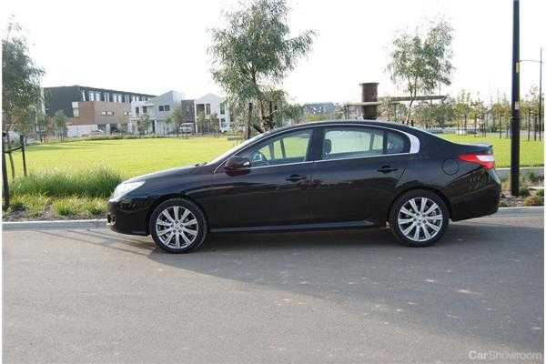 2011 RENAULT LATTITUDE 4D SEDAN 2.5 V6 LUXE