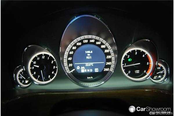 2011 MERCEDES-BENZ E250 4D WAGON CDI AVANTGARDE