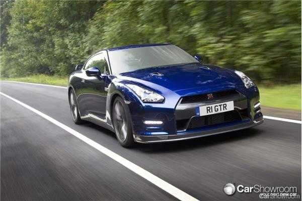 2011 NISSAN GT-R 2D COUPE PREMIUM