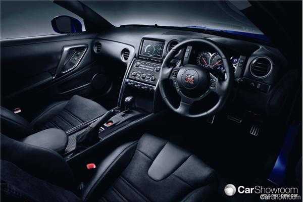 2011 NISSAN GT-R 2D COUPE PREMIUM