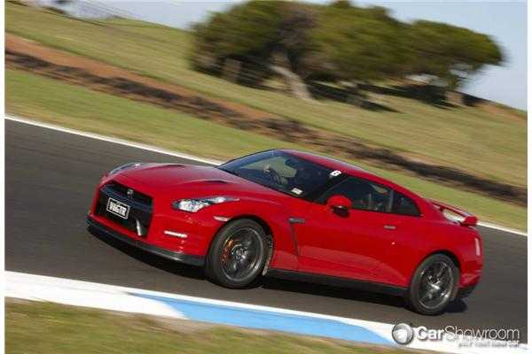 2011 NISSAN GT-R 2D COUPE PREMIUM