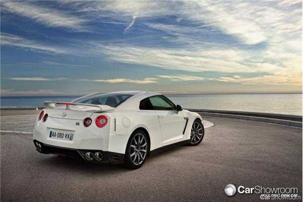 2011 NISSAN GT-R 2D COUPE PREMIUM