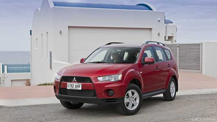 2010 MITSUBISHI OUTLANDER 4D WAGON LS FWD