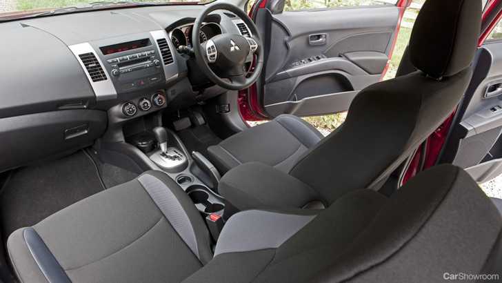 2010 MITSUBISHI OUTLANDER 4D WAGON LS FWD