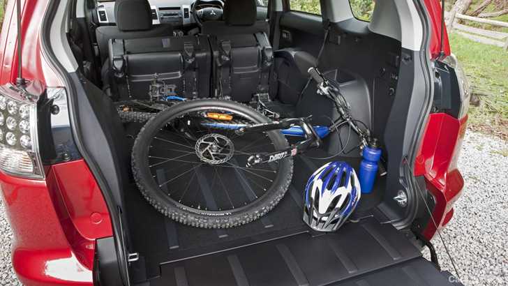 2010 MITSUBISHI OUTLANDER 4D WAGON LS FWD
