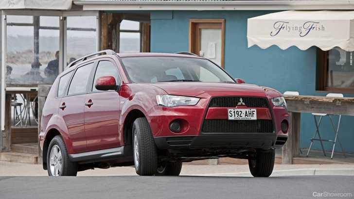 2010 MITSUBISHI OUTLANDER 4D WAGON LS FWD