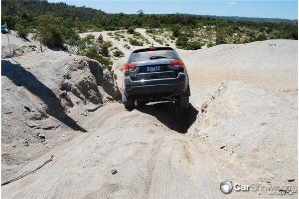 2010 JEEP GRAND CHEROKEE 4D WAGON