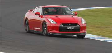 2010 NISSAN GT-R 2D COUPE