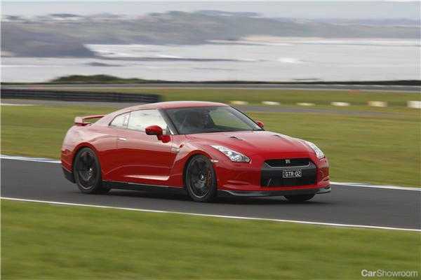 2010 NISSAN GT-R 2D COUPE