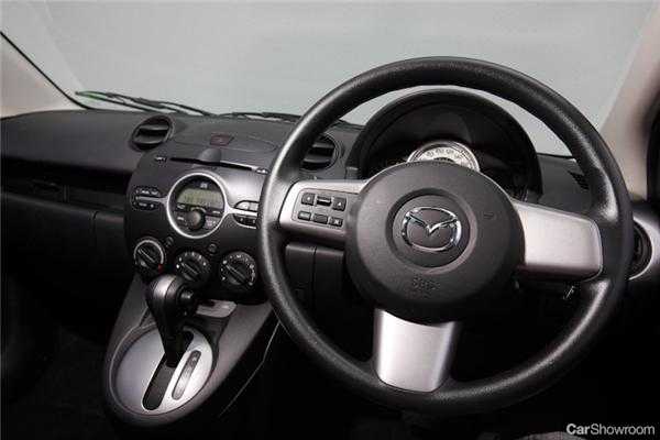 2010 MAZDA MAZDA2