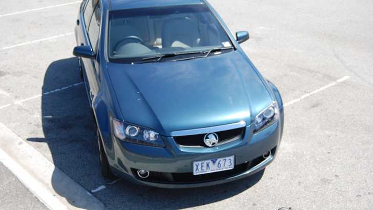 2010 HOLDEN CALAIS V