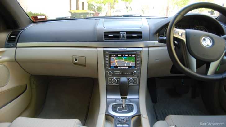 2010 HOLDEN CALAIS V