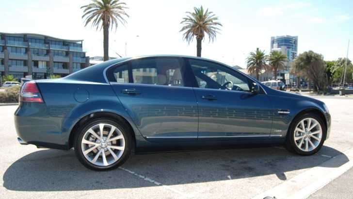 2010 HOLDEN CALAIS V