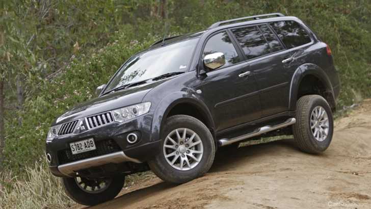 2010 MITSUBISHI CHALLENGER