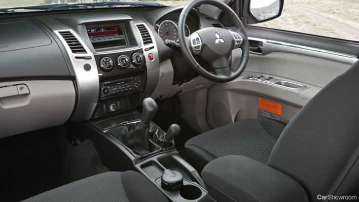 2010 MITSUBISHI CHALLENGER