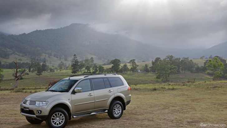 2010 MITSUBISHI CHALLENGER