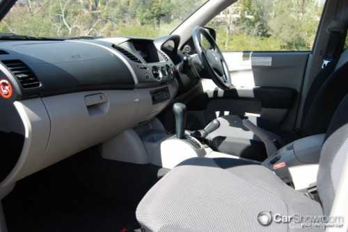 2010 MITSUBISHI TRITON