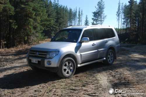2009 MITSUBISHI PAJERO