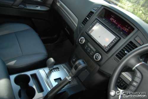 2009 MITSUBISHI PAJERO